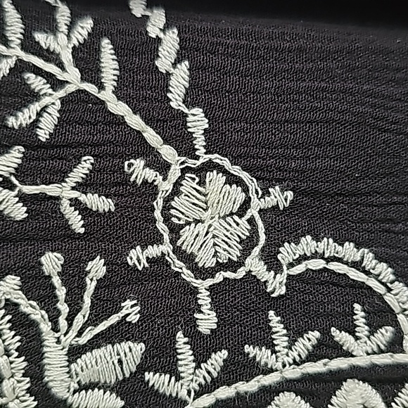 🟡XHILARATION Cold-Shoulder Tunic (Black, L) - Picture 5 of 11